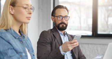 هل يؤثر الإيموجى على احترافية التواصل فى بيئة العمل؟