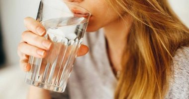 5 علامات تدل على الجفاف حتى مع تناول كميات كافية من الماء
