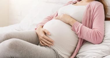حرقة المعدة فى الشهور الأخيرة من الحمل.. الأسباب المحتملة وطرق العلاج