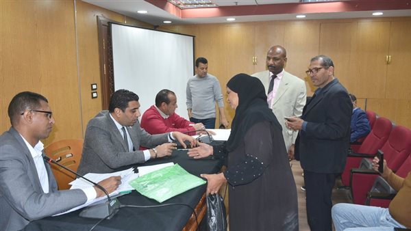 نائب محافظ الأقصر يبحث طلبات وشكاوى المواطنين خلال لقاء اليوم المفتوح