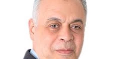 أشرف زكى يطمئن الجمهور على مروة عبد المنعم