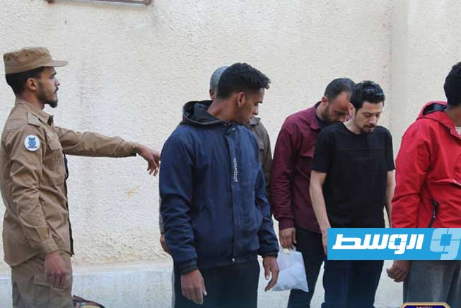 بينهم مصابون بأمراض وبائية.. ترحيل وافدين غير قانونيين عبر منفذ امساعد