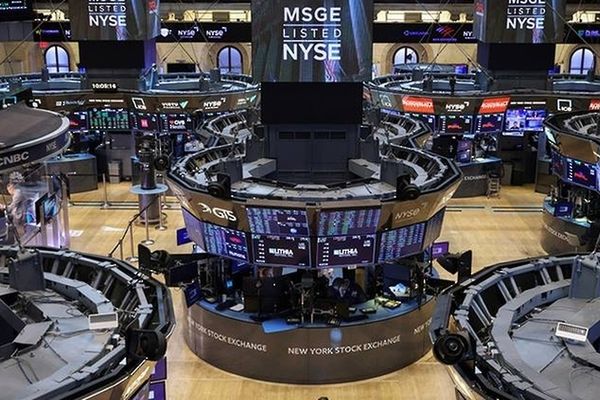 الأسهم الأمريكية تبدأ تعاملاتها على تباين