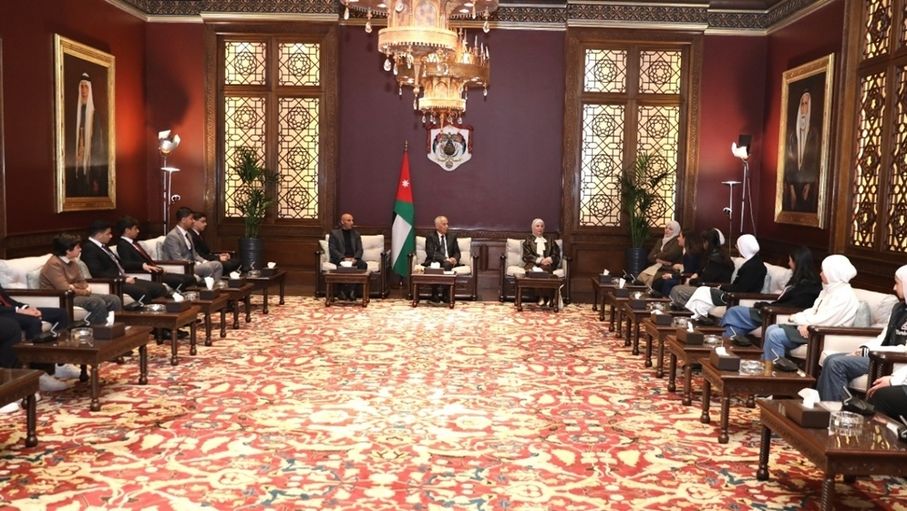 العيسوي يلتقي وفدا من مدرسة الملك عبدالله الثاني للتميز فرع ا...