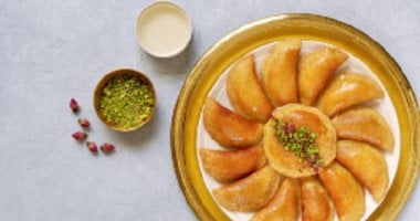 طريقة عمل قطايف حلوة أو حادقة فى المنزل.. لو سنة أولى مطبخ