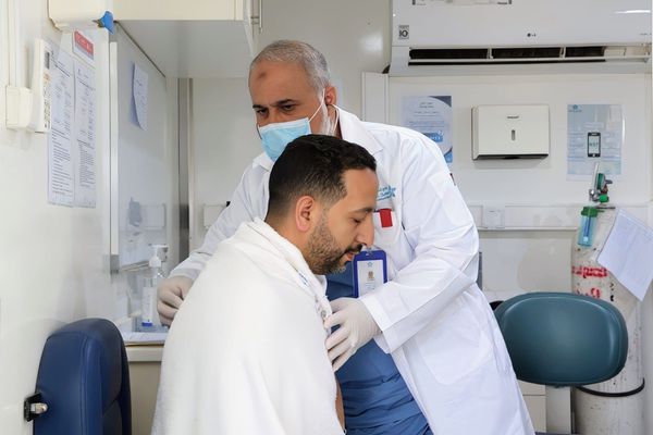 عربات طبية متنقلة ترافق الحجاج من المدينة إلى المشاعر المقدسة
