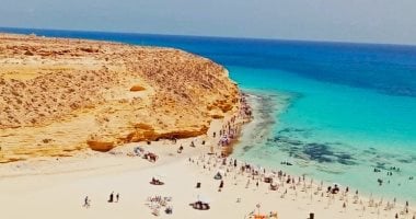 شواطئ ومزارات يحرص الجميع على زيارتها فى مرسى مطروح.. عجيبة مزار ساحر وخلفية لأجمل الصور والذكريات.. آلاف المصطافين يتوافدون يوميا على حمام كليوباترا وشاطئ الغرام.. والكورنيش متنزه يقصده الجميع