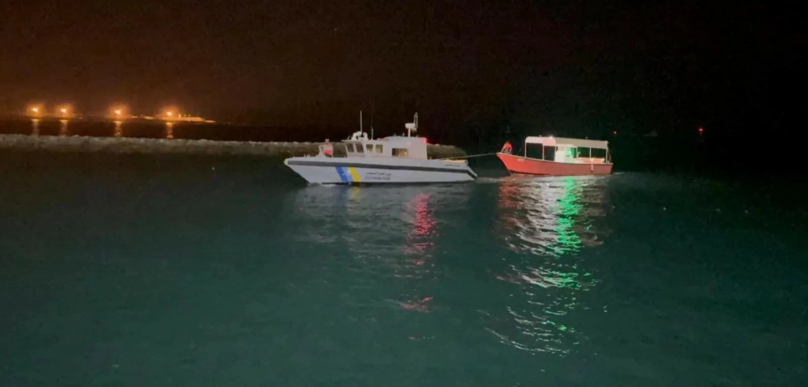 إنقاذ مواطنين تعطلت واسطتهما البحرية في عرض البحر