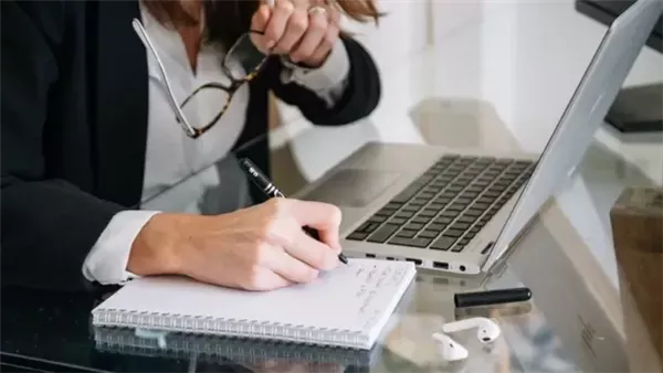 من يحق له تخفيض ساعات العمل في قانون الخدمة المدنية؟