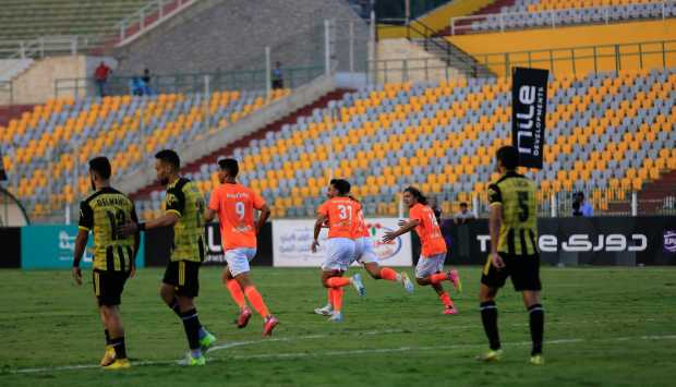 اليوم.. فاركو يستدرج الذئاب للهروب من الخطر في الدوري