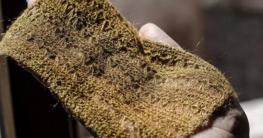 العلماء يعيدون نسيجًا ذهبيًا أسطوريًا مفقودًا منذ 2000 عام