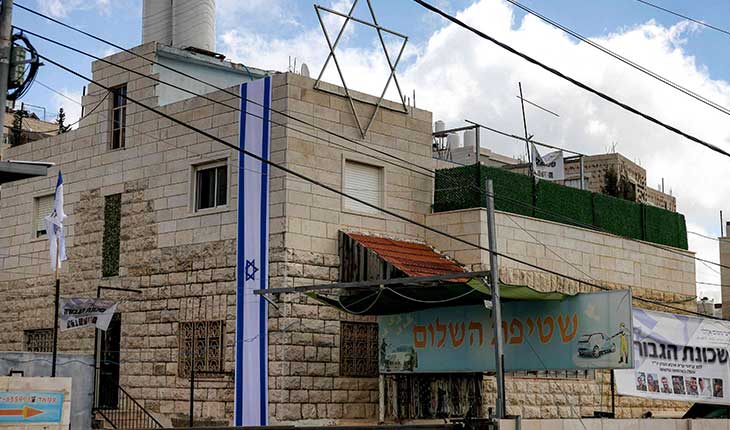 اعتداء بالضرب على امرأة فلسطينية والاحتلال يهدم منازل في رام الله ويقتحم نابلس وجنين