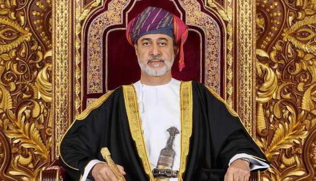 سلطان عمان يبحث مع وزير خارجية إيران جهود الوساطة لإنهاء الصراع بين واشنطن وطهران