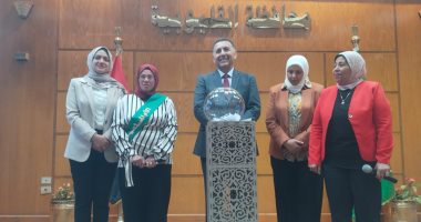 رايحين للنبى الغالى.. محافظ القليوبية يسحب قرعة العمرة للأمهات المثاليات