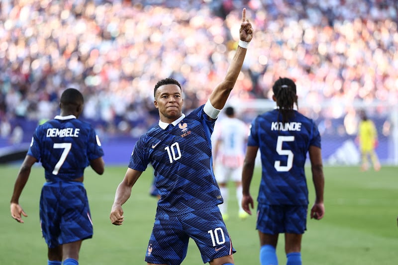مبابي يشيد بالمغرب قبل ربع النهائي