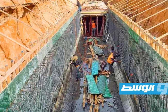 تواصل الأعمال الميدانية بخط تصريف مياه الأمطار بمنطقة البيفي في طرابلس
