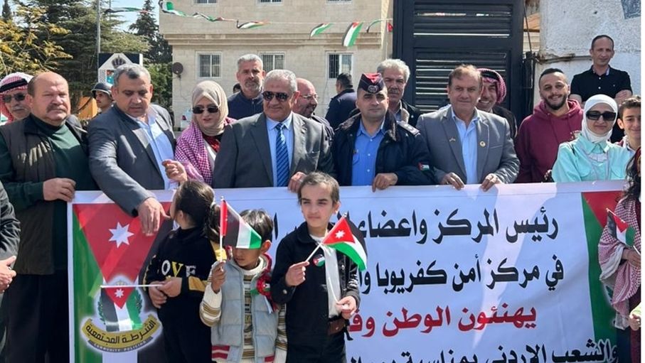 موكب وطني يجوب غرب إربد احتفالًا بـ يوم العلم الأردني