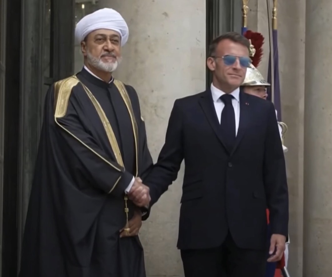 جلالةُ السُّلطان والرئيسُ الفرنسيُّ يشهدان التّوقيع على 12 اتفاقيّةً ومذكّرةَ تفاهم وإعلانَ نوايا
