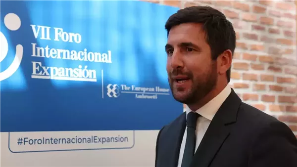 حديث الشارع الكروي وأبدى موافقة، من المدرب الذي تفاوض معه ريكيلمي لقيادة ريال مدريد؟