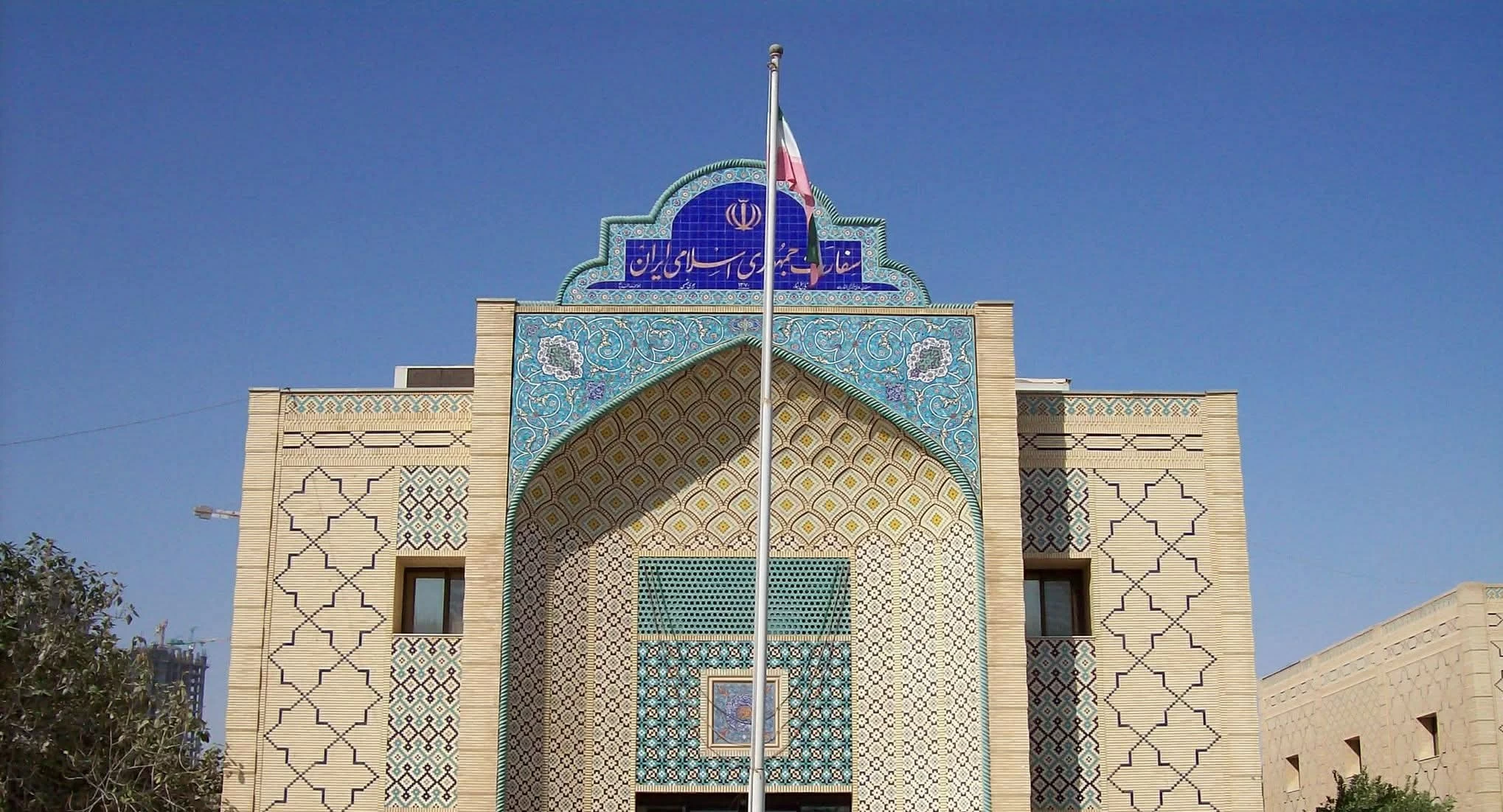 قطر تطرد الملحقين العسكري والأمني الإيرانيين وموظفيهما