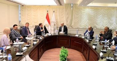 وزير التعليم يبحث الاستفادة من الخبرات البريطانية في بناء منظومة لتقييم الأداء المدرس
