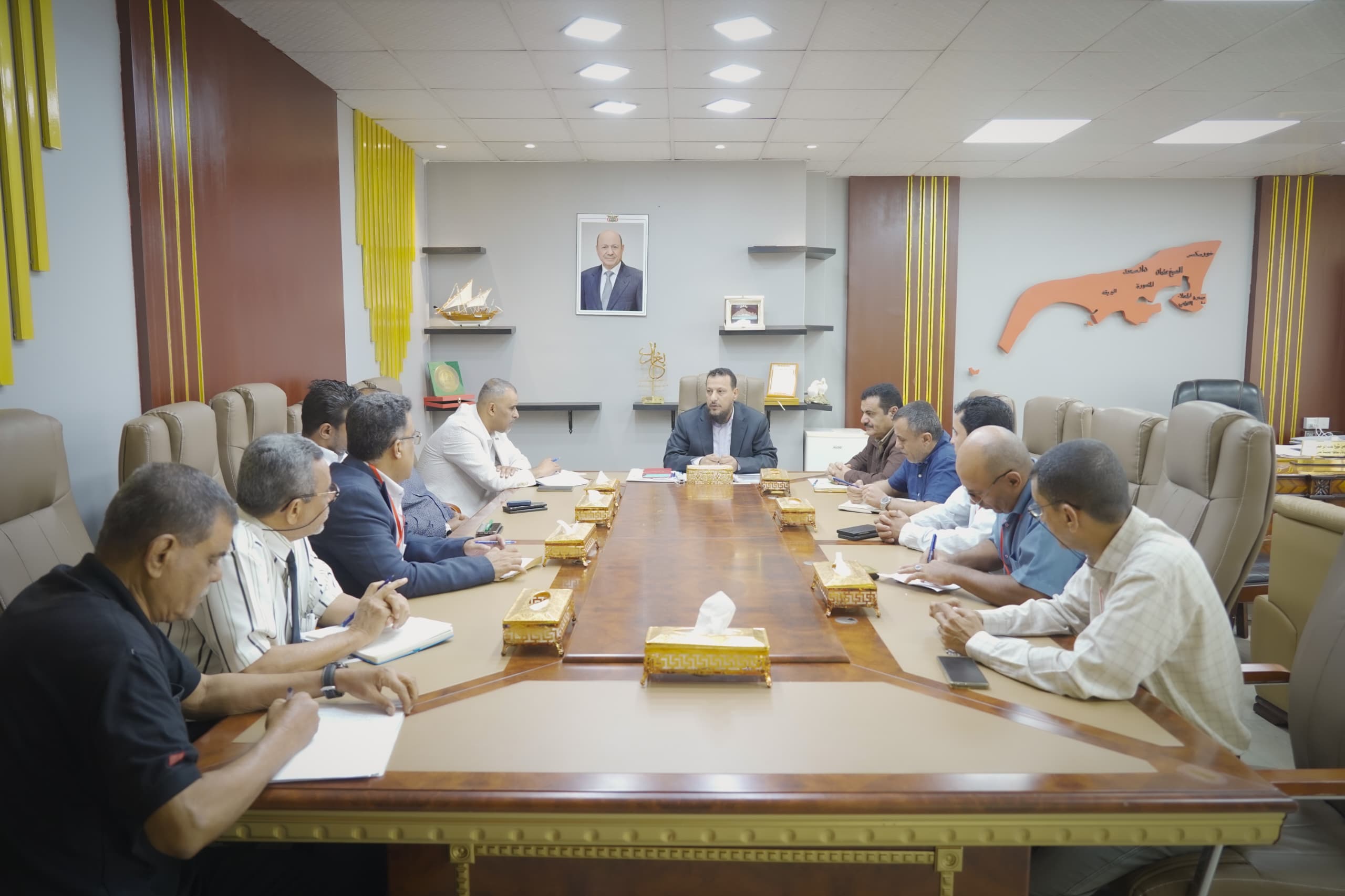 محافظ العاصمة عدن يمنح الجهات المختصة مهلة أسبوع لإنهاء أزمة الغاز