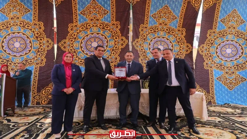 محافظ دمياط يكرم حافظات القرآن وعباقرة مدرسة حمزة السنباطي بالسرو بحضور النائب وليد التمامي صاحب المبادرة
