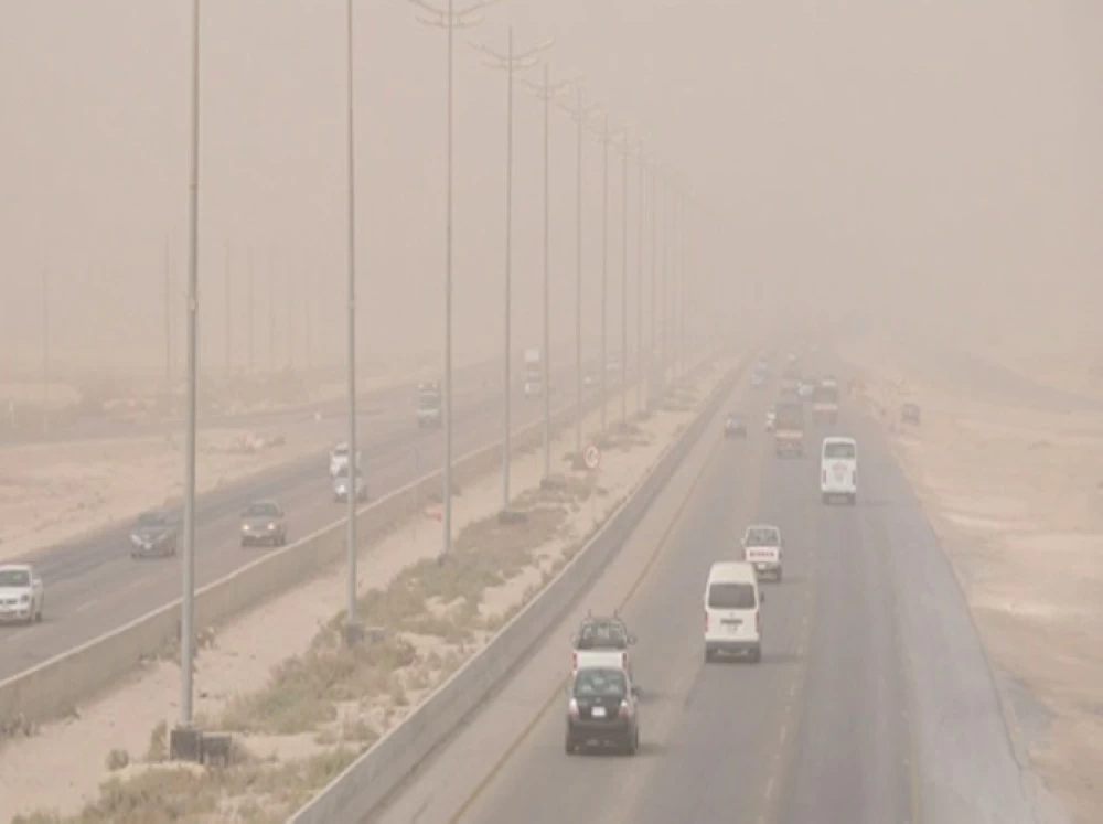 الأرصاد تنبّه: أتربة تحجب الرؤية وأمطار رعدية على 4 مناطق