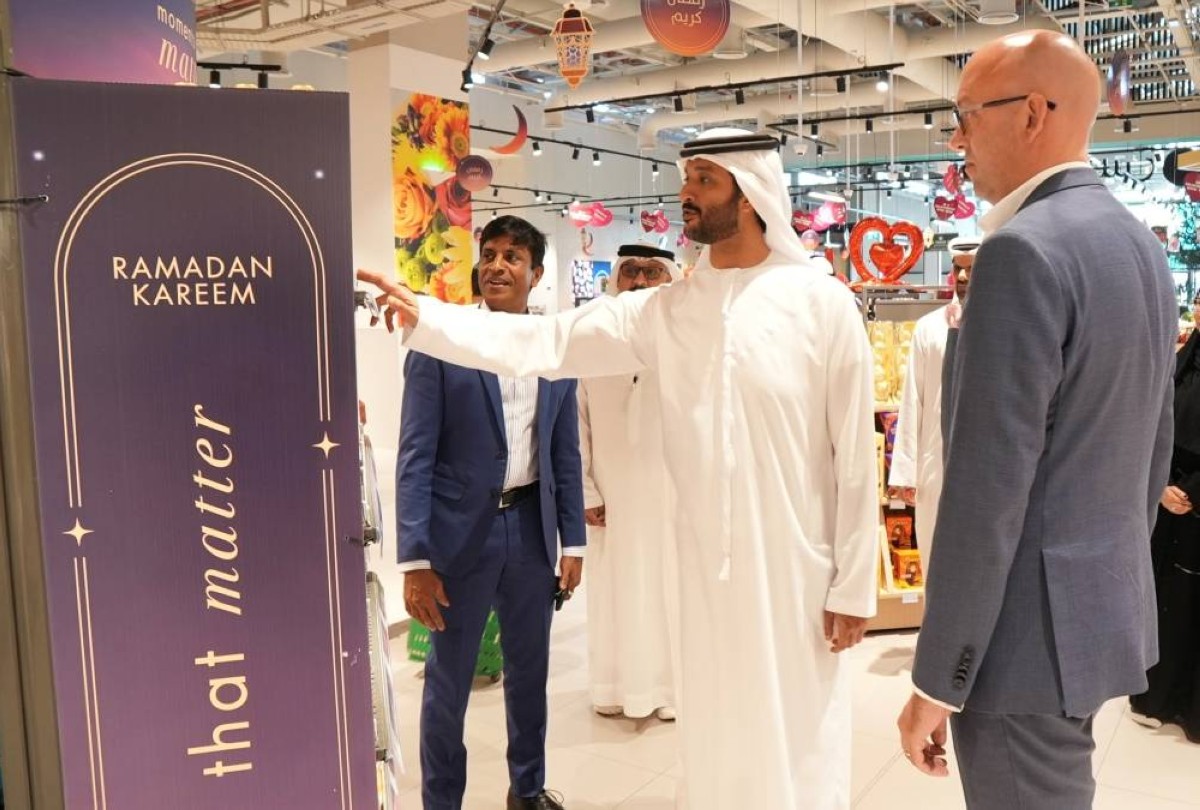 وزير الاقتصاد يقوم بجولة ميدانية للاطلاع على استقرار الأسعار وتوافر السلع