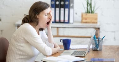 أسباب الشعور بالتعب يوميًا.. ومتى يجب استشارة الطبيب؟