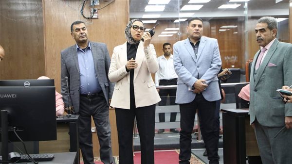 محافظ الوادي الجديد تتابع ضبط الأسعار في الأسواق وتؤكد إحالة المخالفات للنيابة العسكرية