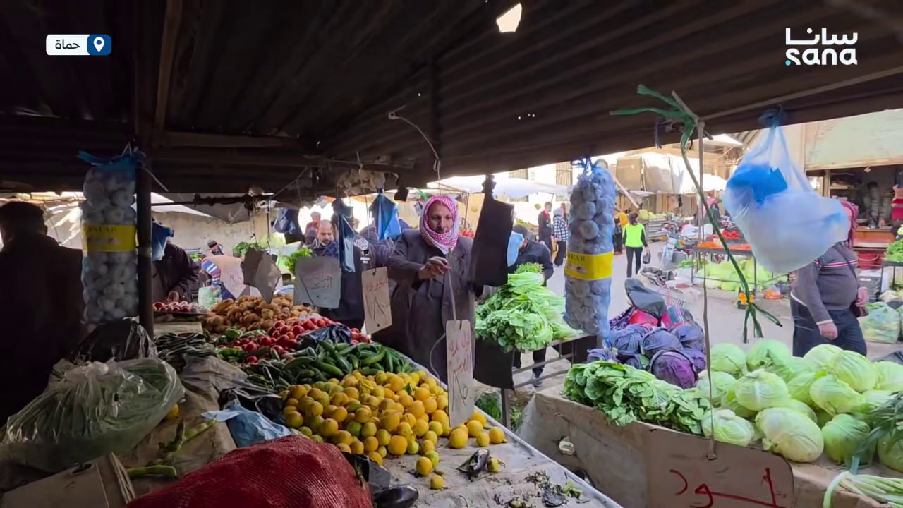 سوق الخضار في مدينة سلمية.. وفرة في المواد وارتفاع بالأسعار