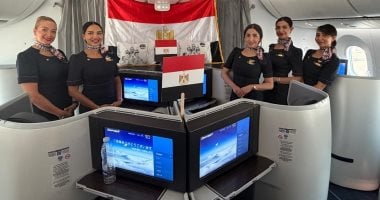احتفاءً بإنجاز تاريخى للكرة المصرية.. وزراء الطيران المدنى والشباب والرياضة والصحة والسكان يستقبلون بعثة المنتخب الوطنى الأول لكرة القدم بمطار العلمين الدولي عقب وصوله الدور الـ16 فى بطولة كأس العالم