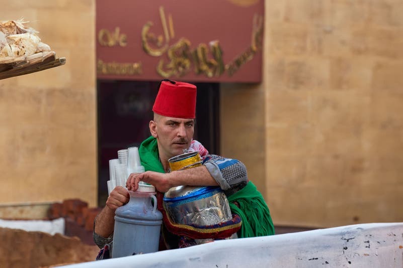 تحذير طبي شديد اللهجة من "عصائر الشوارع".. تهديد للصائمين بـ"قنابل بكتيرية"