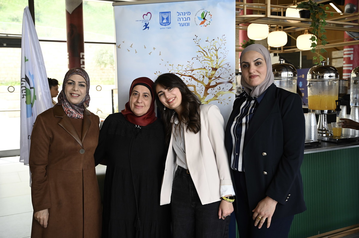 المركز الجماهيري أم الفحم: تتويج الطالبة أسيل محاجنة بلقب المتطوعة المتميزة قطريًا