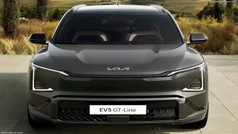 بالصور.. كيا تطلق نسخة GT من سيارتها EV5 الكهربائية بالأسواق