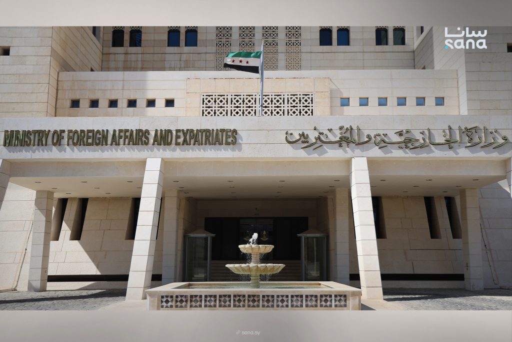 استجابة للأوضاع الإنسانية في لبنان.. سوريا تفتح ممر “ترانزيت” لكوادر الاتحاد الدولي (IFRC)