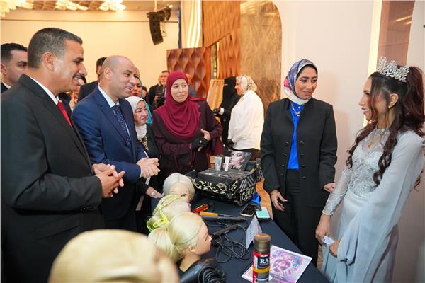 وزير العمل يدعم الشباب بعقود عمل وجوائز لبدء مشروعات صغيرة