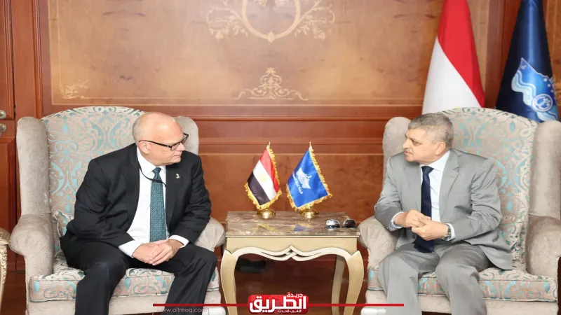 رئيس هيئة قناة السويس يلتقي بسفير السويد لبحث سبل التعاون المشترك