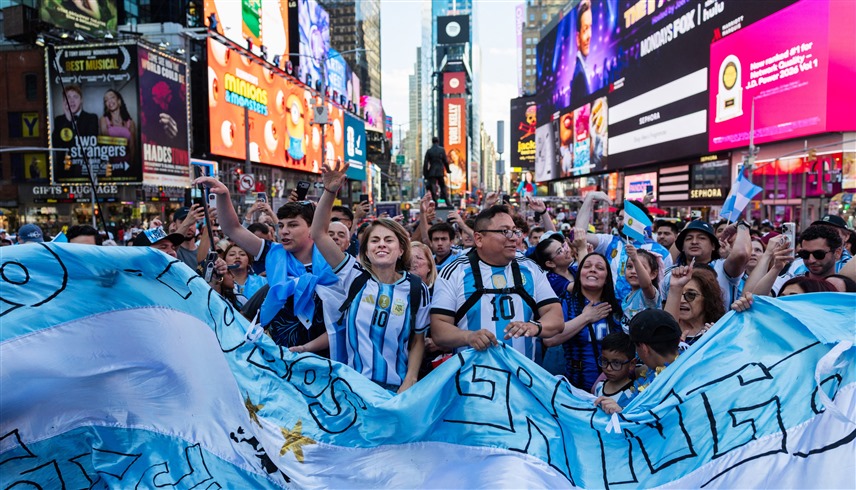 كأس العالم يكسر صرامة العمل من المكاتب في كبرى المؤسسات المالية