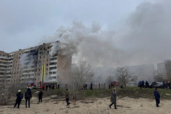مقتل 12 شخصًا في هجوم جوي روسي على زابوريجيا الأوكرانيّة