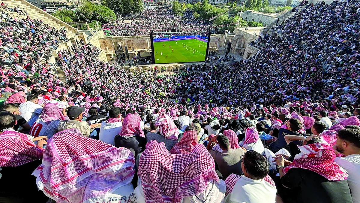 ‫ آلاف المشجعين الأردنيين ملأوا المدرج الروماني