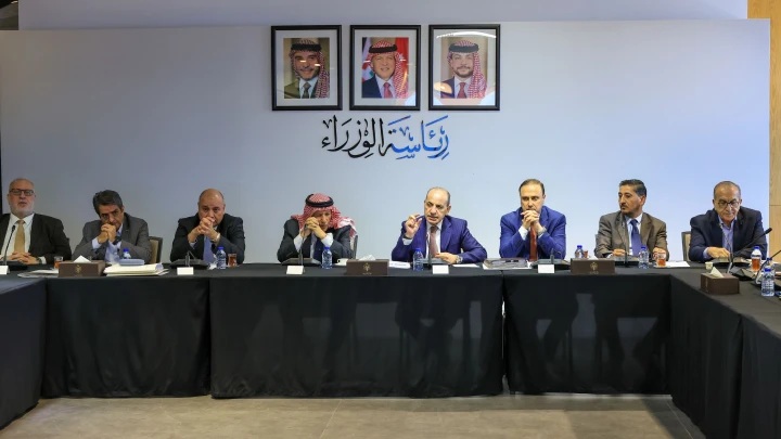 الحكومة تواصل حوارات مسودة قانون الإدارة المحلية بلقاء مع كتلة "الأمة" النيابية