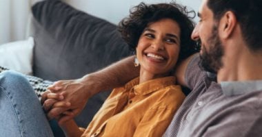 ثنائيات أبراج يزيد توافقها بعد سن الأربعين