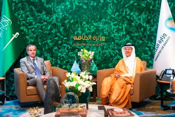 عبدالعزيز بن سلمان يبحث تعزيز التعاون الفني والتقني مع مدير الوكالة الدولية للطاقة الذرية
