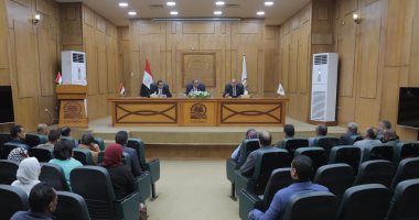 محافظ قنا: إعداد دراسات لتطوير الميادين لتحسين الصورة البصرية والحضارية