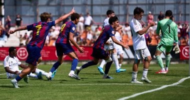برشلونة يتفوق على ريال مدريد بهدف في الشوط الأول بمشاركة حمزة عبد الكريم