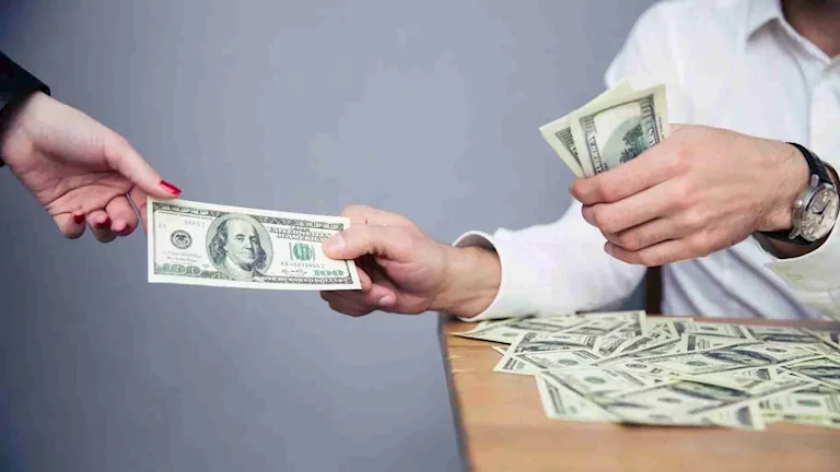 5 دول قد يُعتبر فيها ترك البقشيش أمرًا غير مناسب