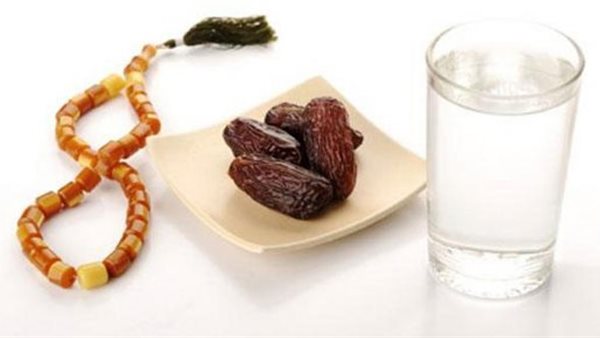 بينها الخيار والزبادي، أطعمة مرطبة تقلل من العطش في رمضان (فيديو)