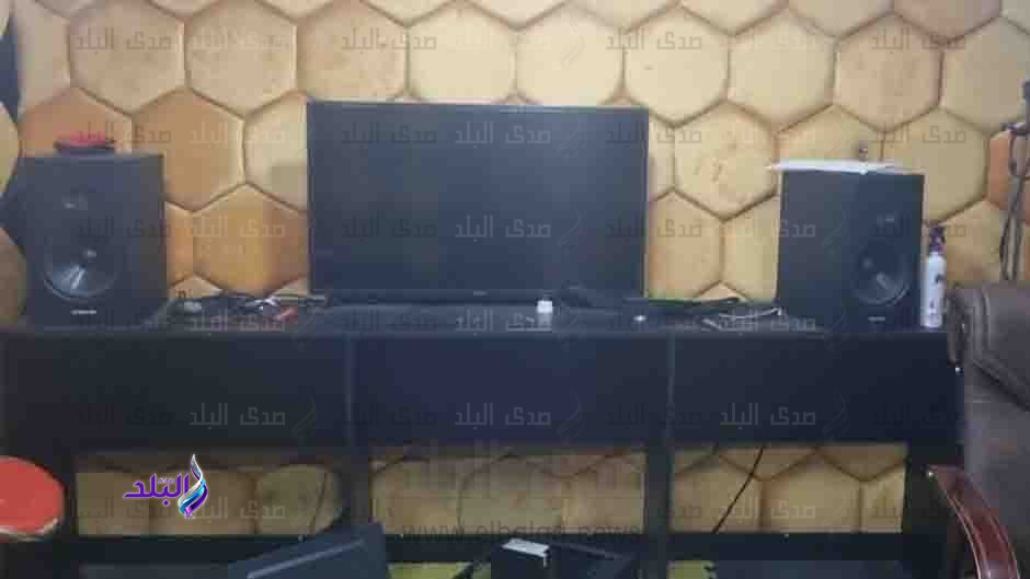 القبض على مدير إستوديو تسجيل صوت غير مرخص بالدقى